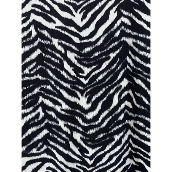 St. John lightweight turtleneck black white zebra print size small new - Picture 10 of 10